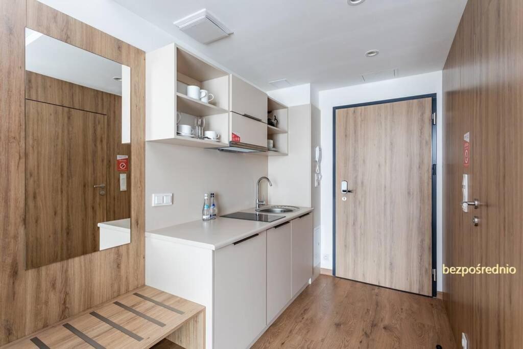 Warsaw City View: Modern Apartment with Parking Exterior photo